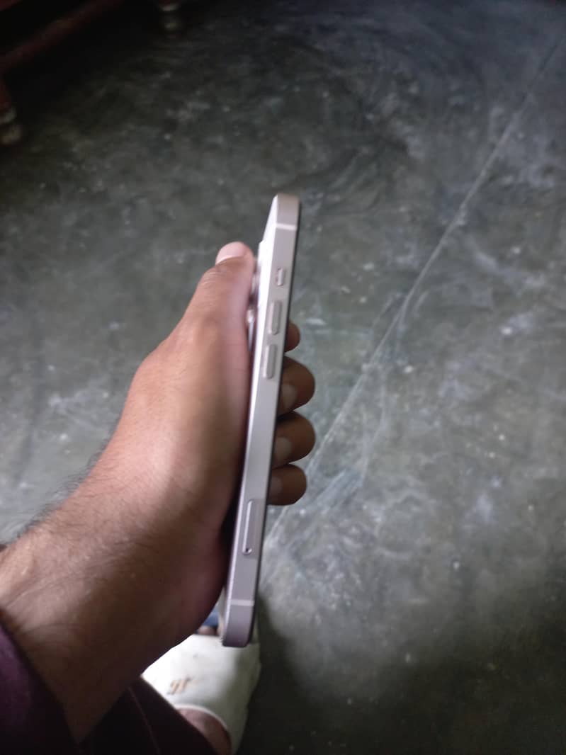 Apple iPhone 13 3