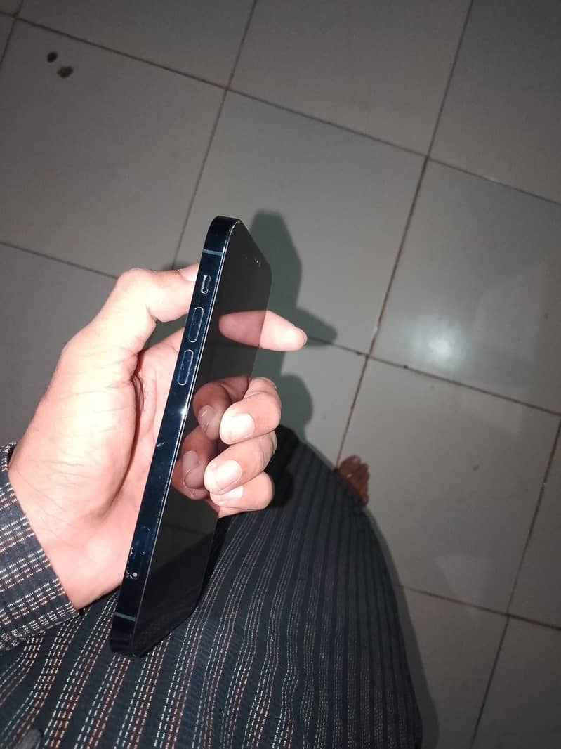 iphone 12 pro 4