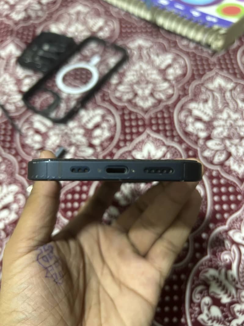 Apple iPhone 13 2