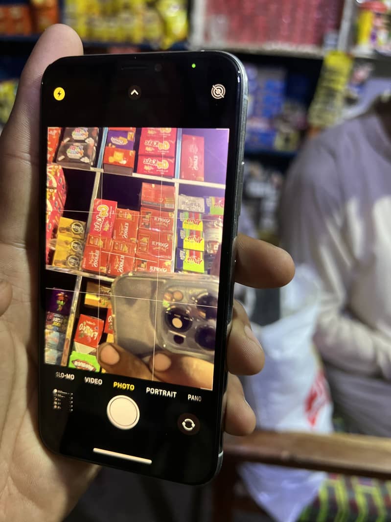 Apple iPhone XS 7