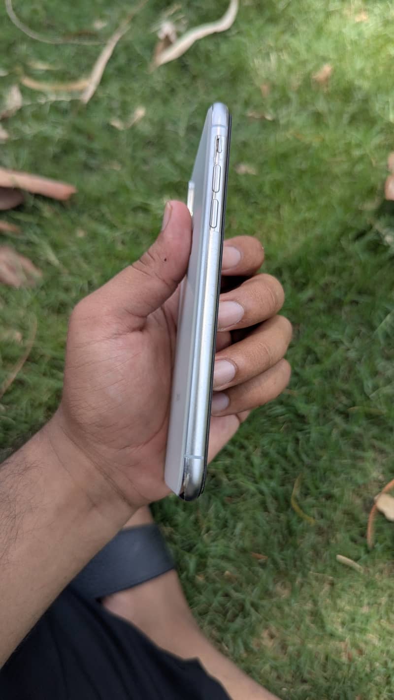 Apple iPhone XS 1