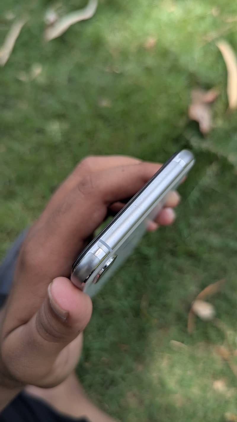 Apple iPhone XS 5