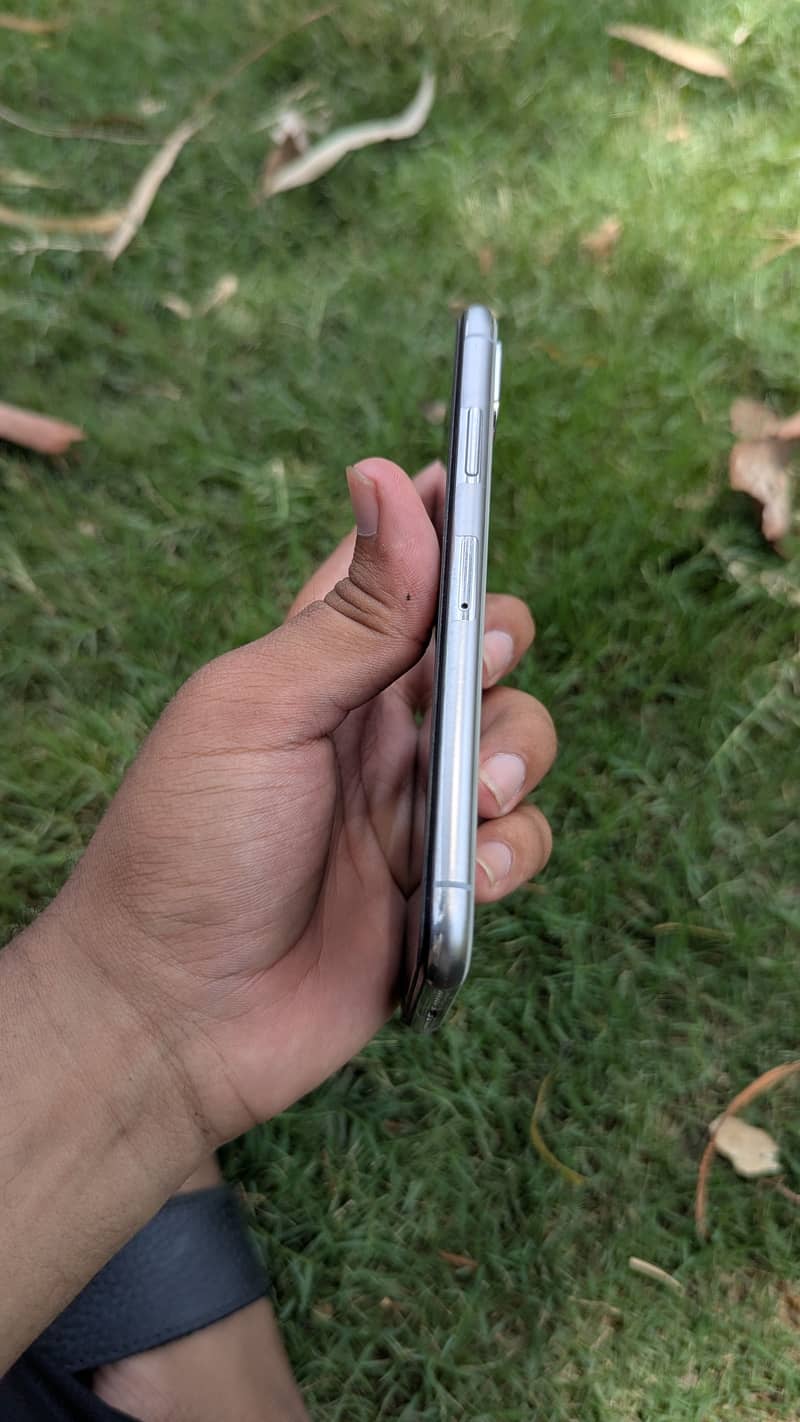 Apple iPhone XS 6