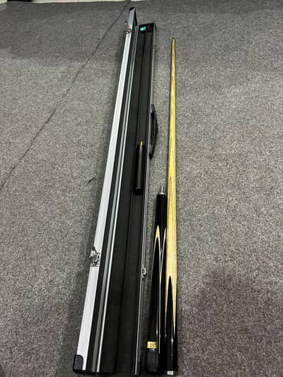 Lp rocket snooker cue and box