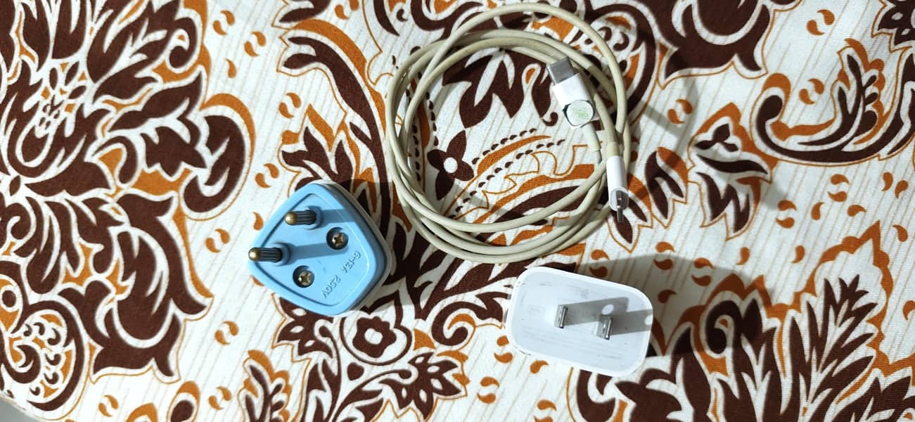 Iphon adopter+ cable 3