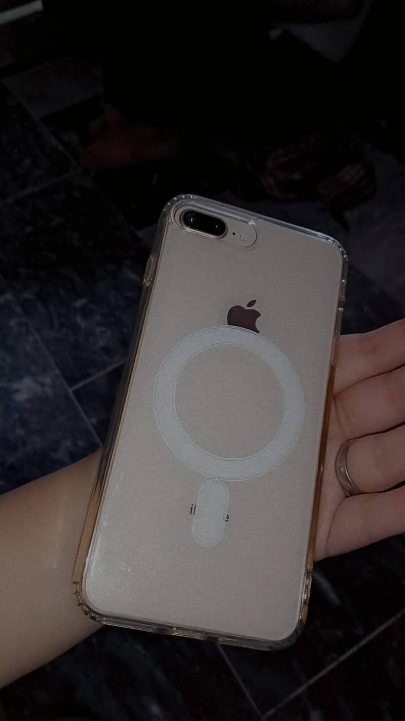 Apple iPhone 8 Plus 0