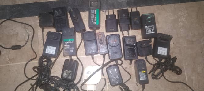 mobile chargers scrap me Kisi ko chahiye to batao