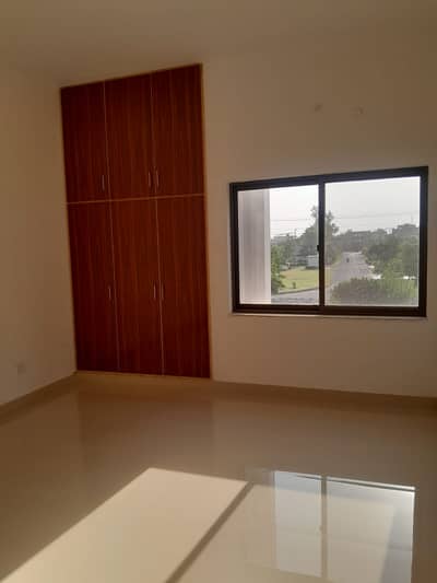 3 kanal annual commercial house for rent