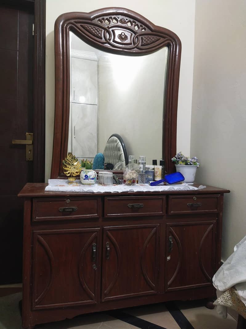 dressesing table 0