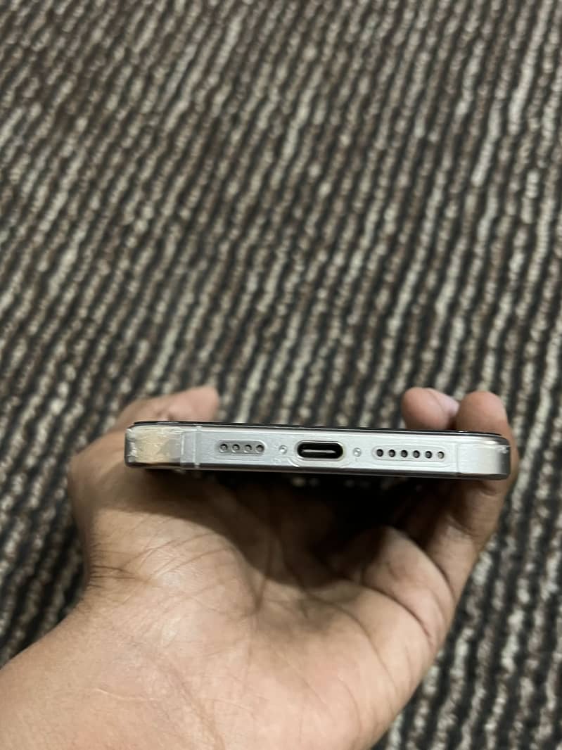 Apple iPhone 15 Pro Max 2