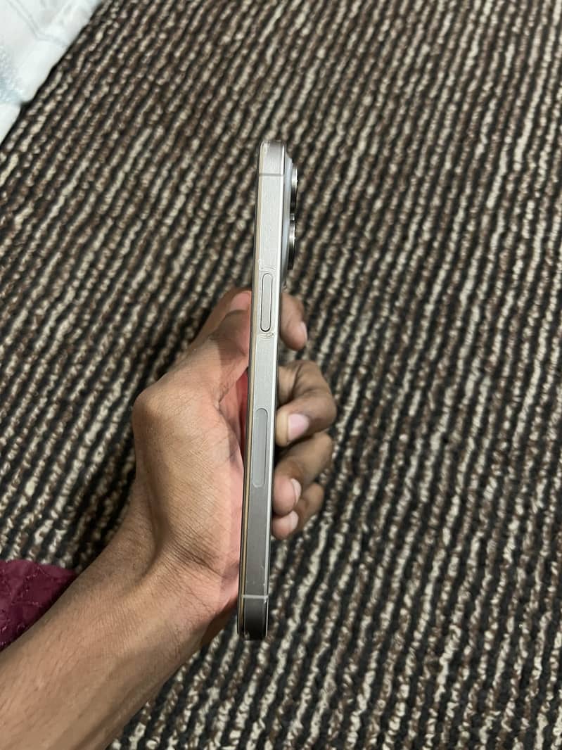 Apple iPhone 15 Pro Max 7