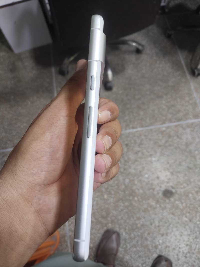 Google Pixel 7 4