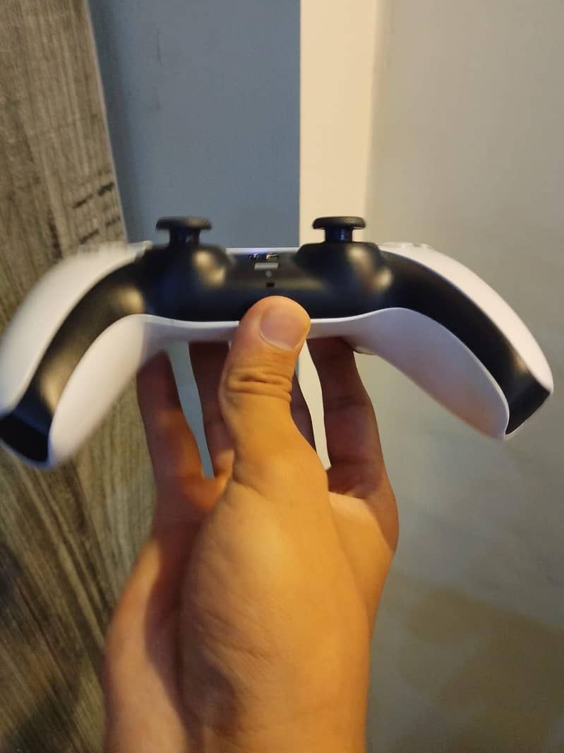 PS5 controller 2