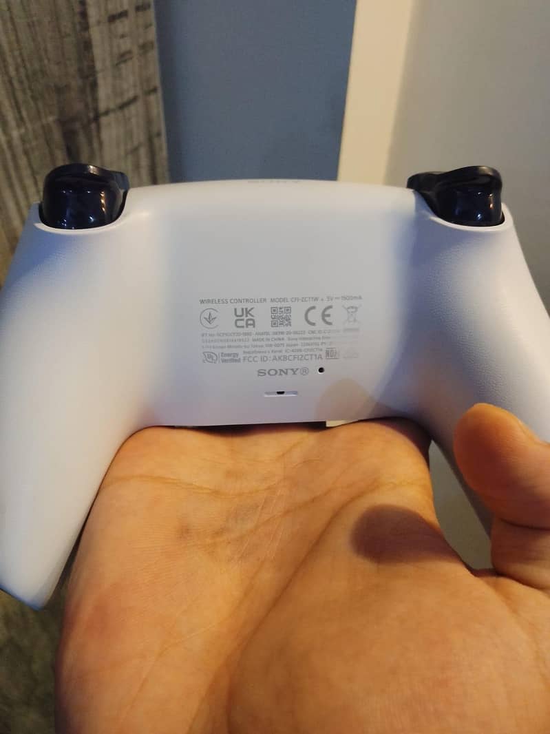 PS5 controller 3
