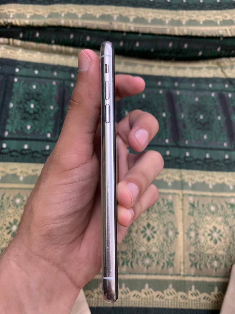 Apple iPhone X 5