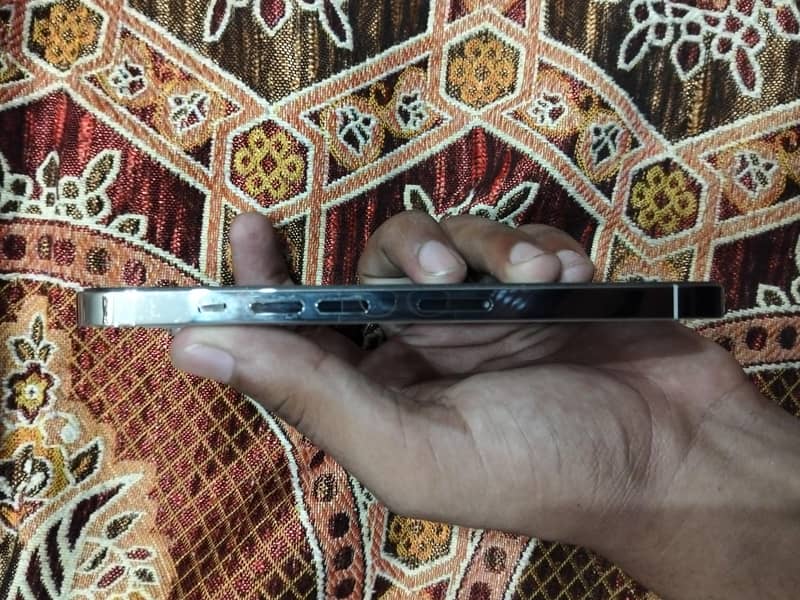 Apple iPhone 13 Pro 2