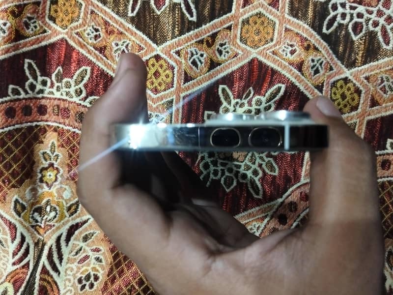 Apple iPhone 13 Pro 4