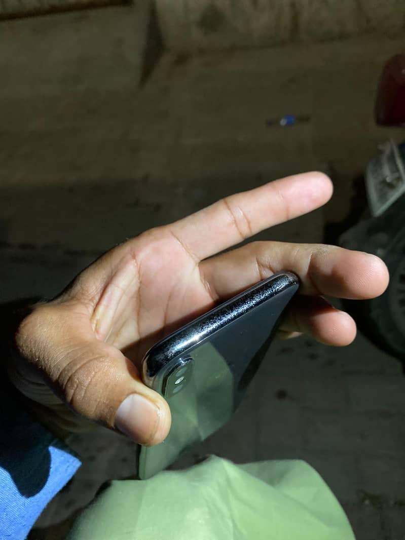 Apple iPhone X 3