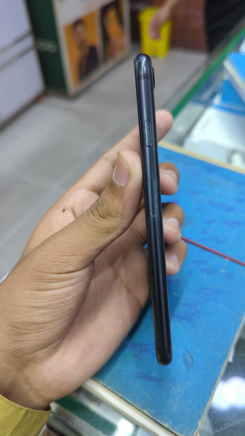 Apple iPhone SE 8