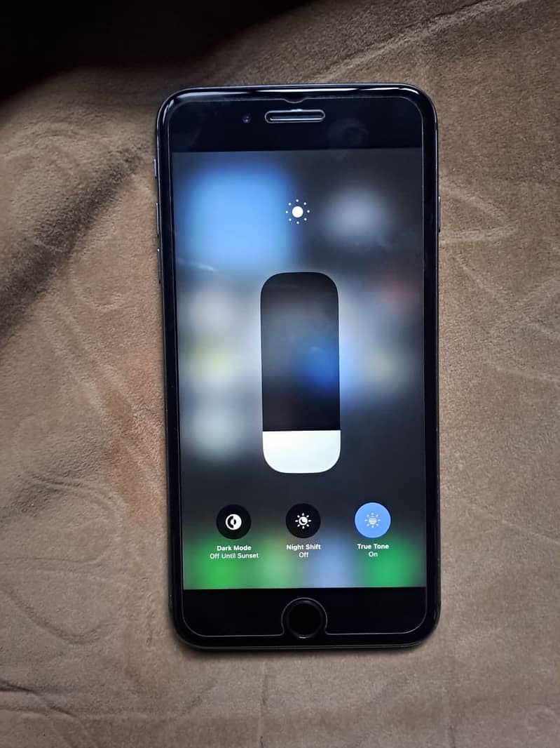 Apple iPhone 8 Plus 3