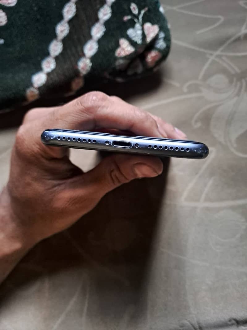 Apple iPhone 8 Plus 4