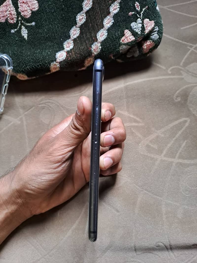 Apple iPhone 8 Plus 5