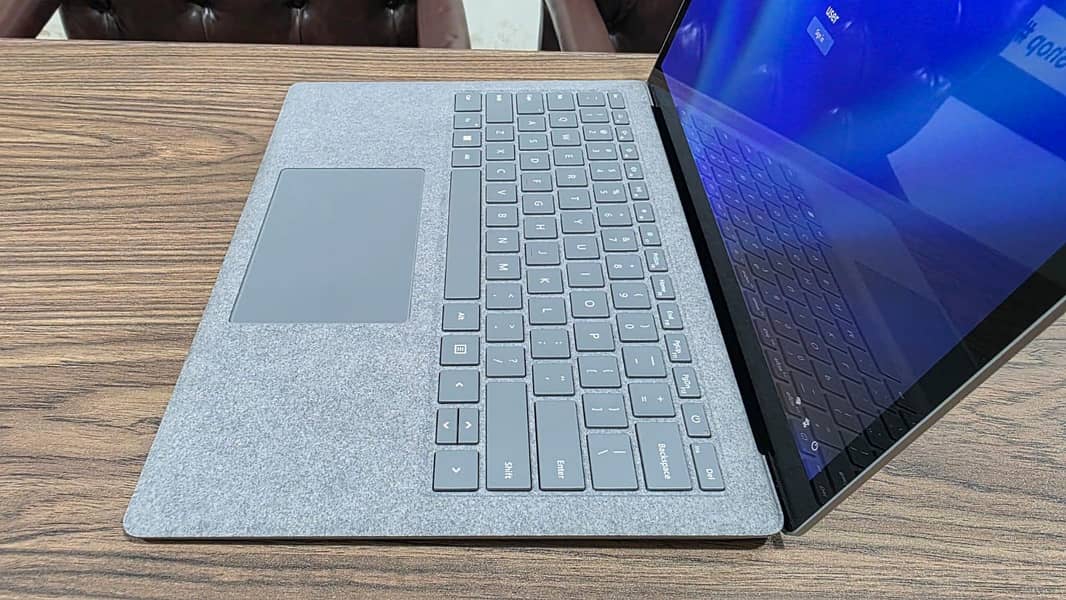 Microsoft Surface 4 / 1950 model 1