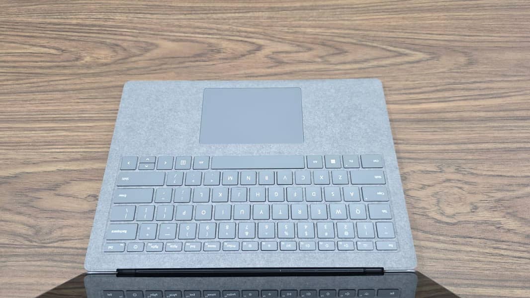 Microsoft Surface 4 / 1950 model 7