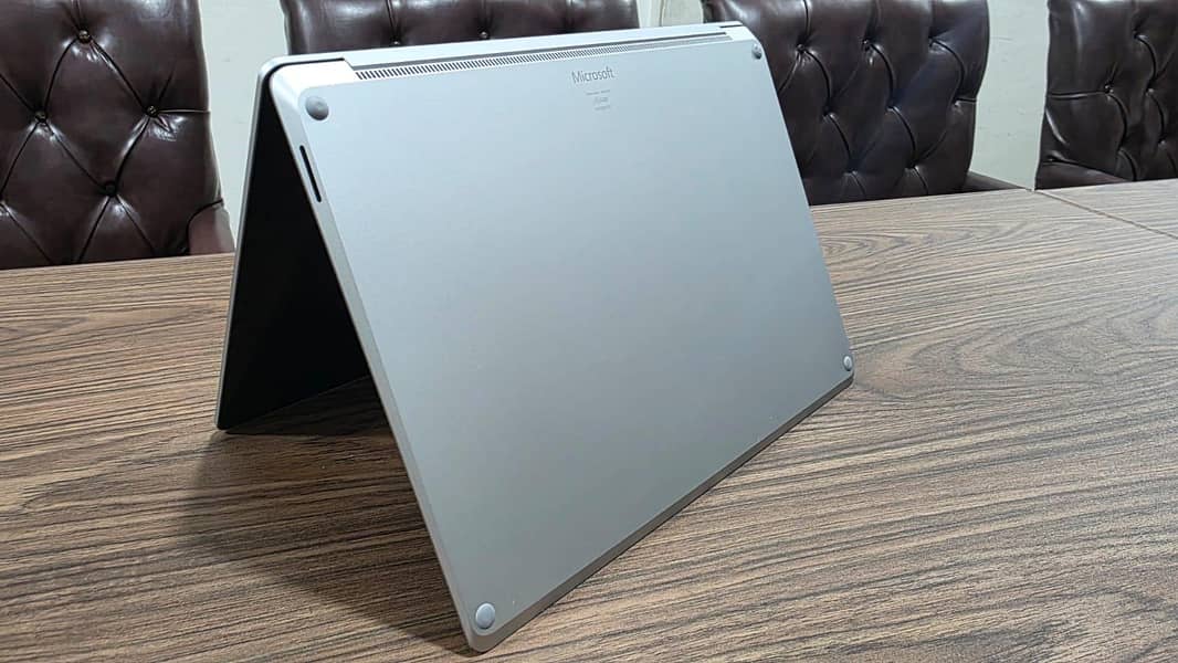Microsoft Surface 4 / 1950 model 10