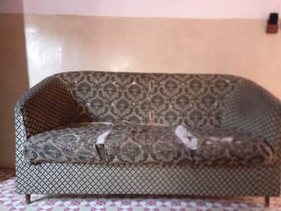 3 seater sofa shesham woods condition 10 / 8 and foms relaxable