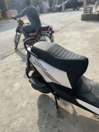 Revoo c32 young 2026 model