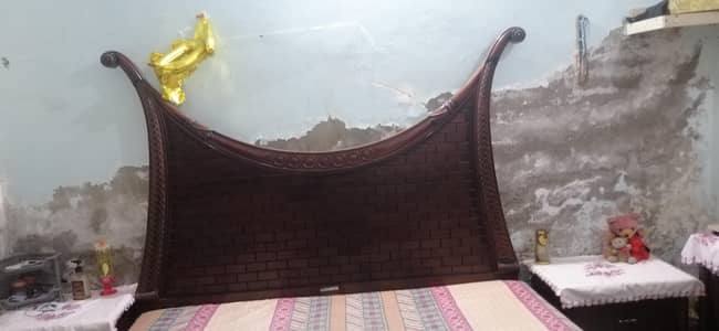 pure wood bed set and I want to urgent sale