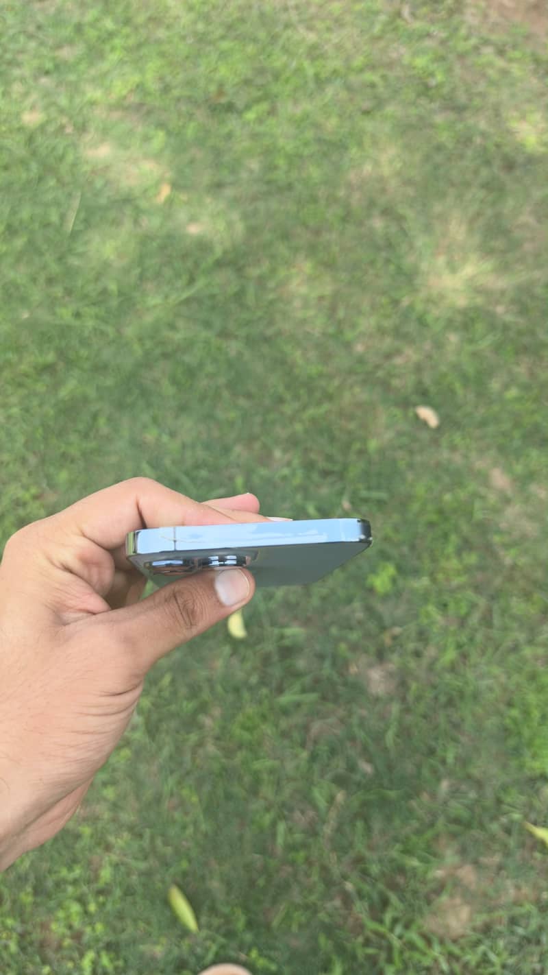 Apple iPhone 13 Pro Max 6