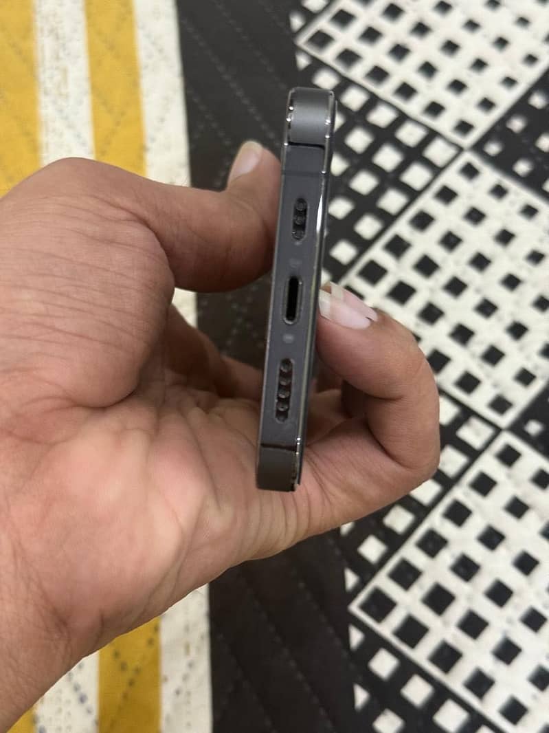 Apple iPhone 13 Pro 4