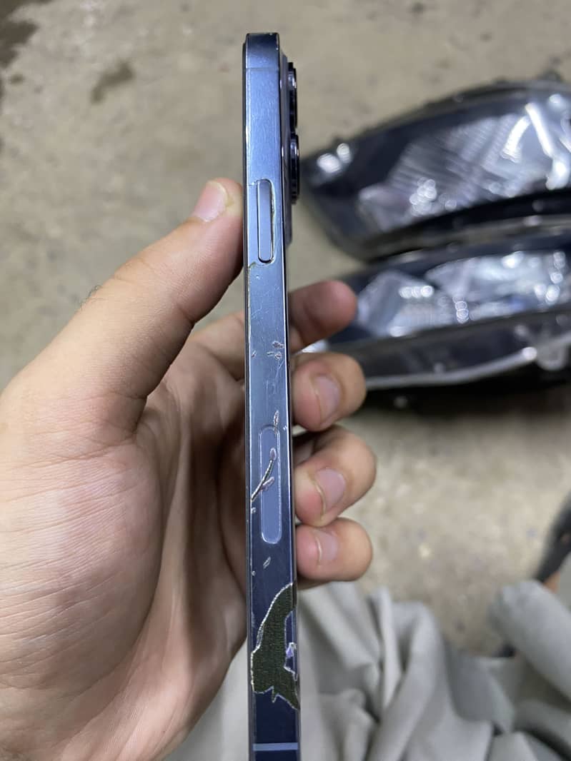 Apple iPhone 13 Pro Max 1