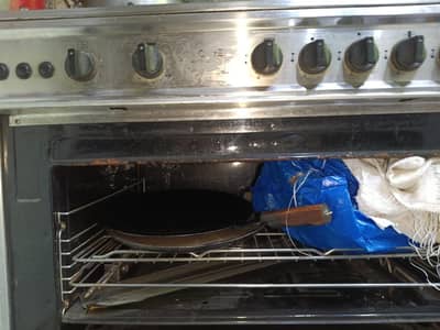 cooking range in good working condition