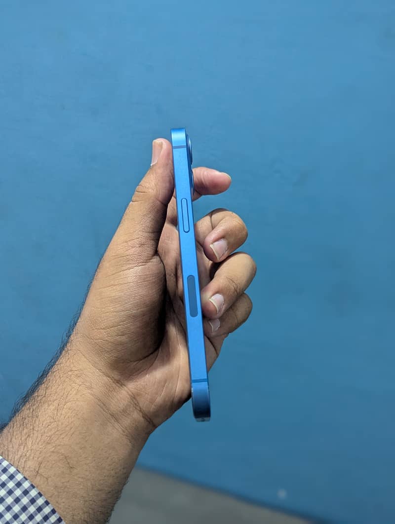 Apple iPhone 13 2