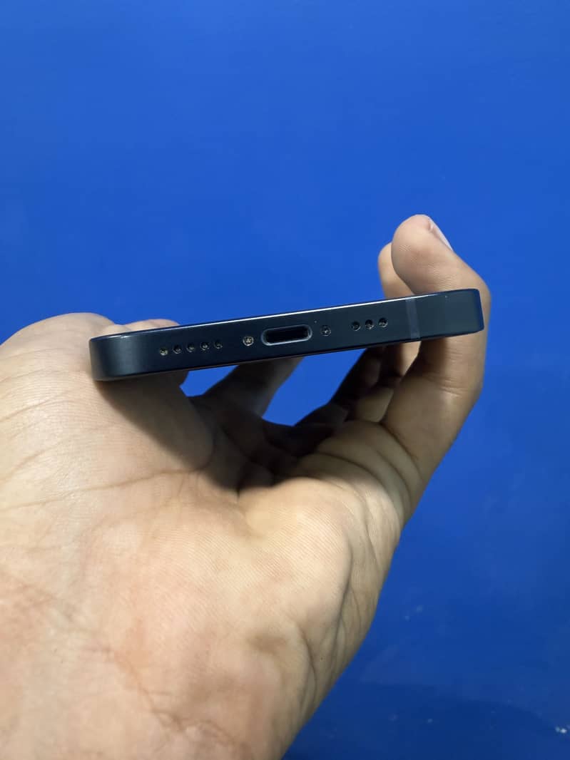 Apple iPhone 13 5