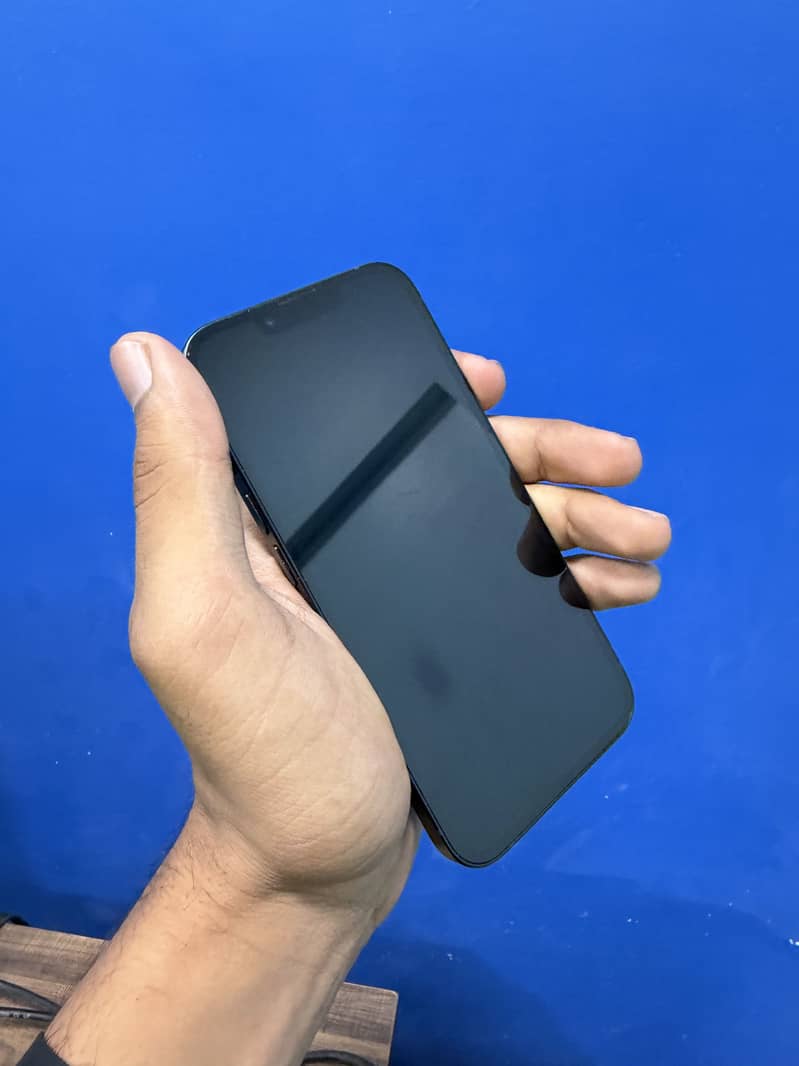 Apple iPhone 13 9