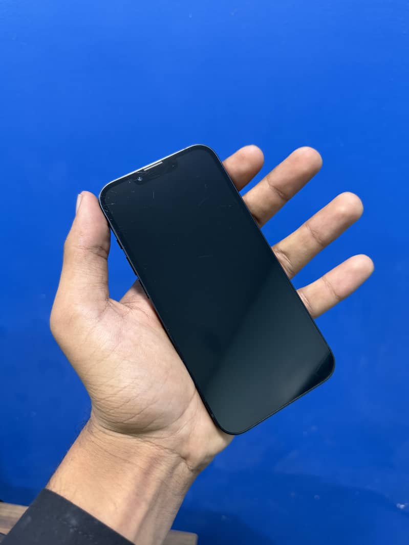 Apple iPhone 13 11
