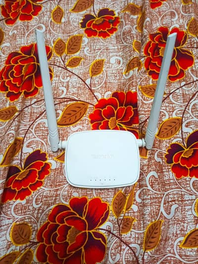 Tenda dual band router only 2 month used