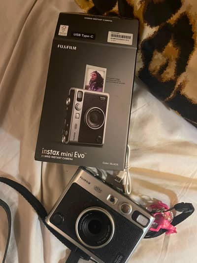 Fujifilm Instant mini evo camera