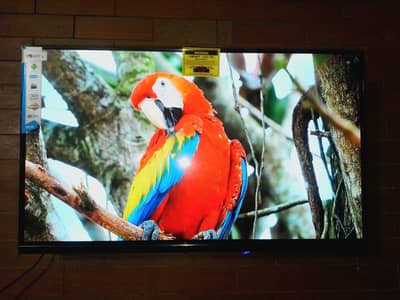32" Smart Android LED TV - 2GB RAM / 16GB ROM - 10/10 Condition