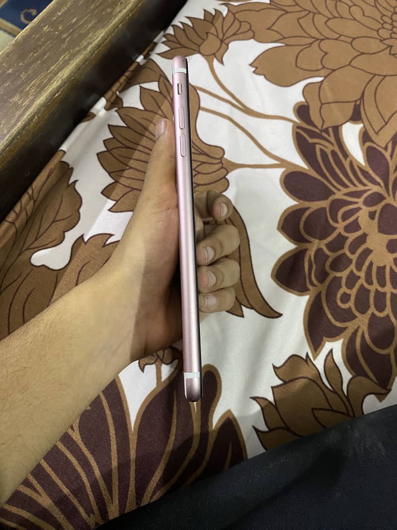 Apple iPhone 7 Plus 4