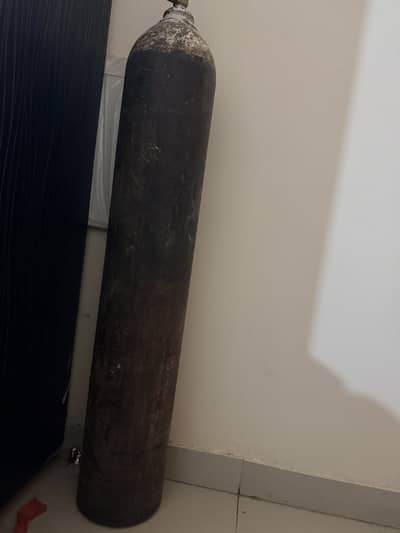 Oxygen cylendar with gas for sale