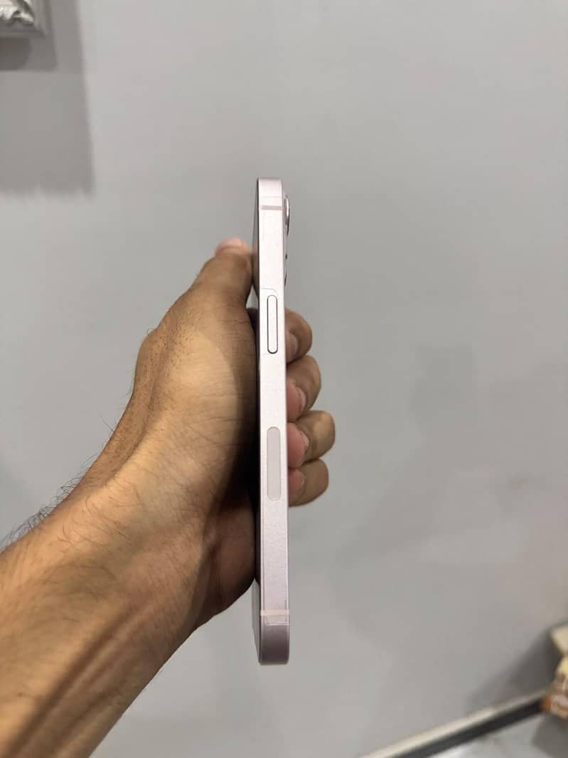 Apple iPhone 13 2