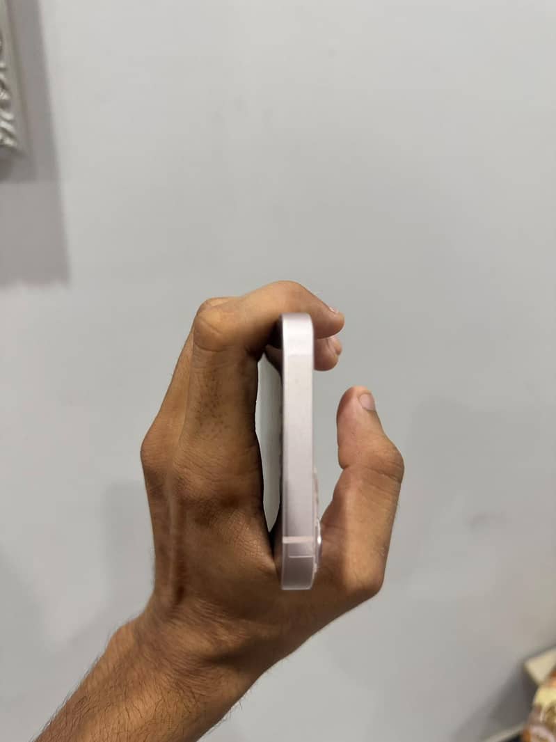 Apple iPhone 13 5