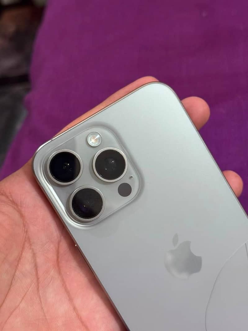 Iphone 15 Pro Max 8
