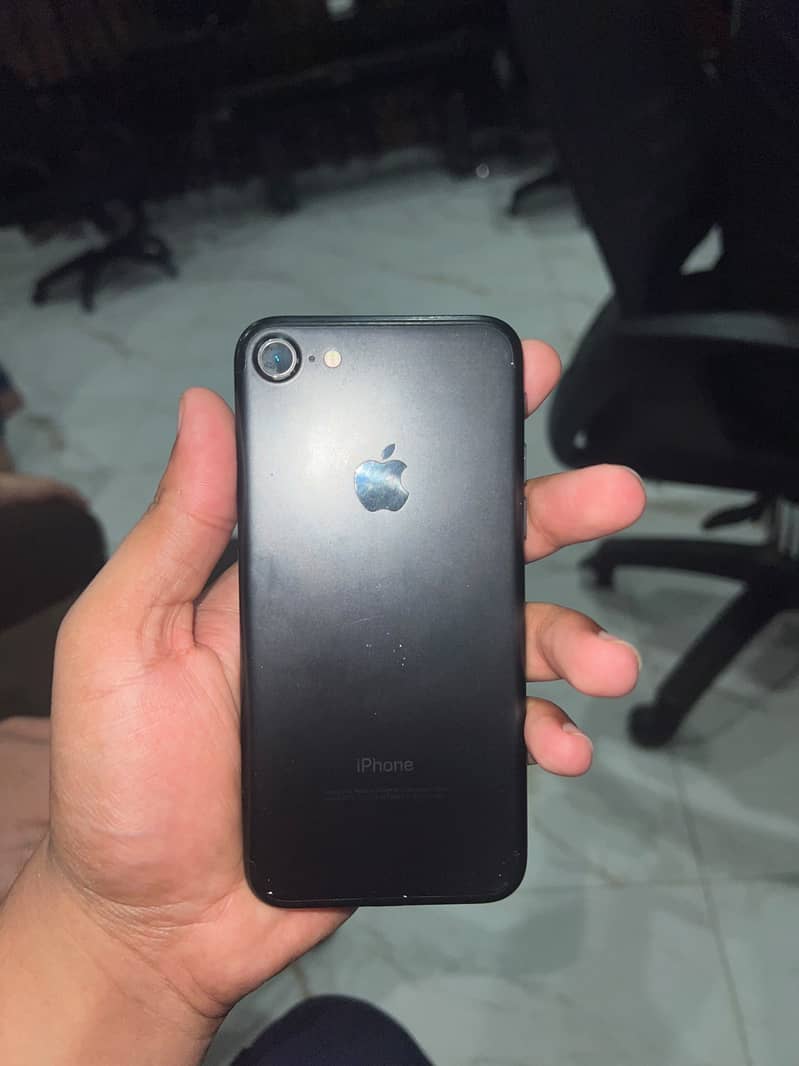 Apple iPhone 7 1