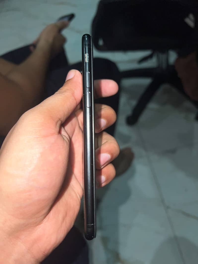 Apple iPhone 7 3